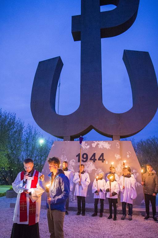 Droga Krzyżowa na Kopcu Powstania Warszawskiego