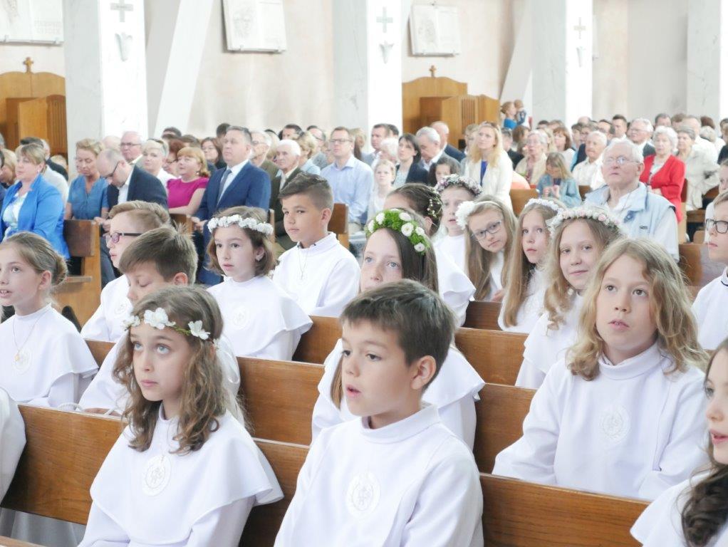 Uroczystości Rocznicy I Komunii św. dzieci w pijarskiej parafii w Warszawie