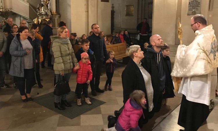 Modlitwa rodziców za dzieci w Łowiczu