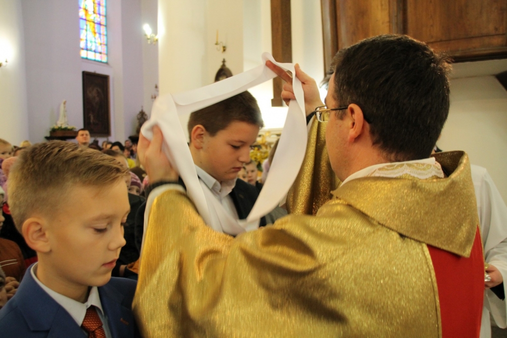 W niedzielę Chrystusa Króla liturgiczna służba ołtarza i młodzieżowy chór Calasanz odnowili swoje przyrzeczenia