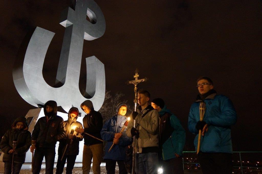 Droga Krzyżowa na Kopcu Powstania Warszawskiego