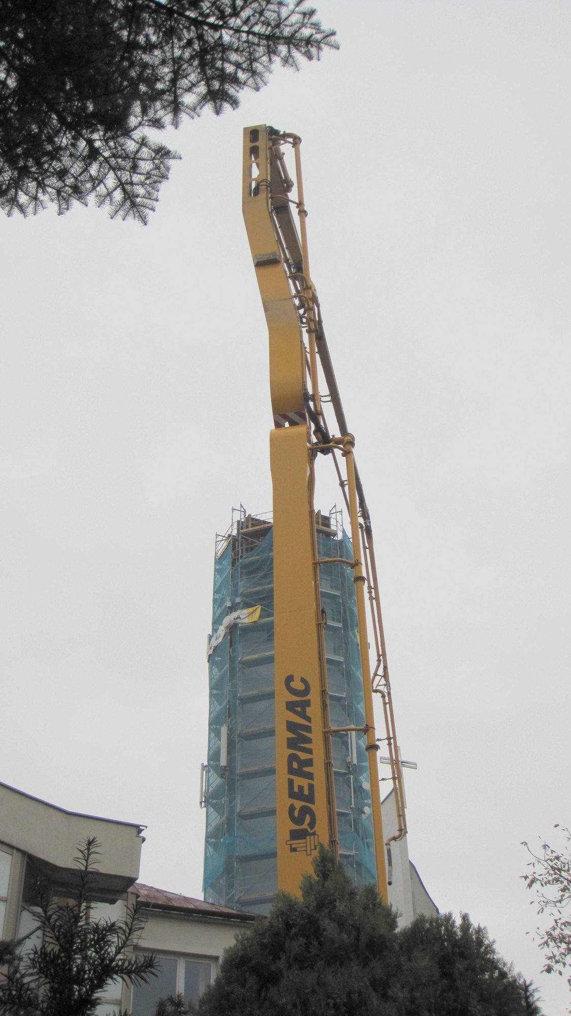 Prace remontowe Wieży przy Sanktuarium MB Nauczycielki Młodzieży w Warszawie