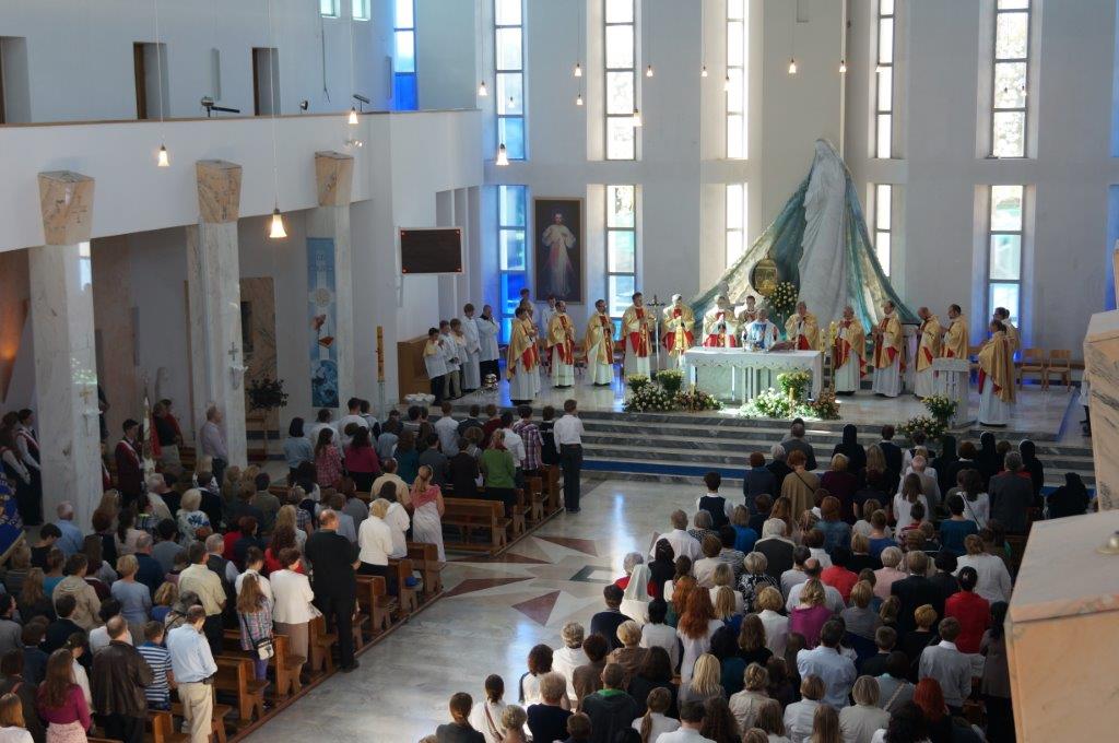 Uroczysta Inauguracja Roku Szkolnego w Sanktuarium Matki Bożej Nauczycielki Młodzieży