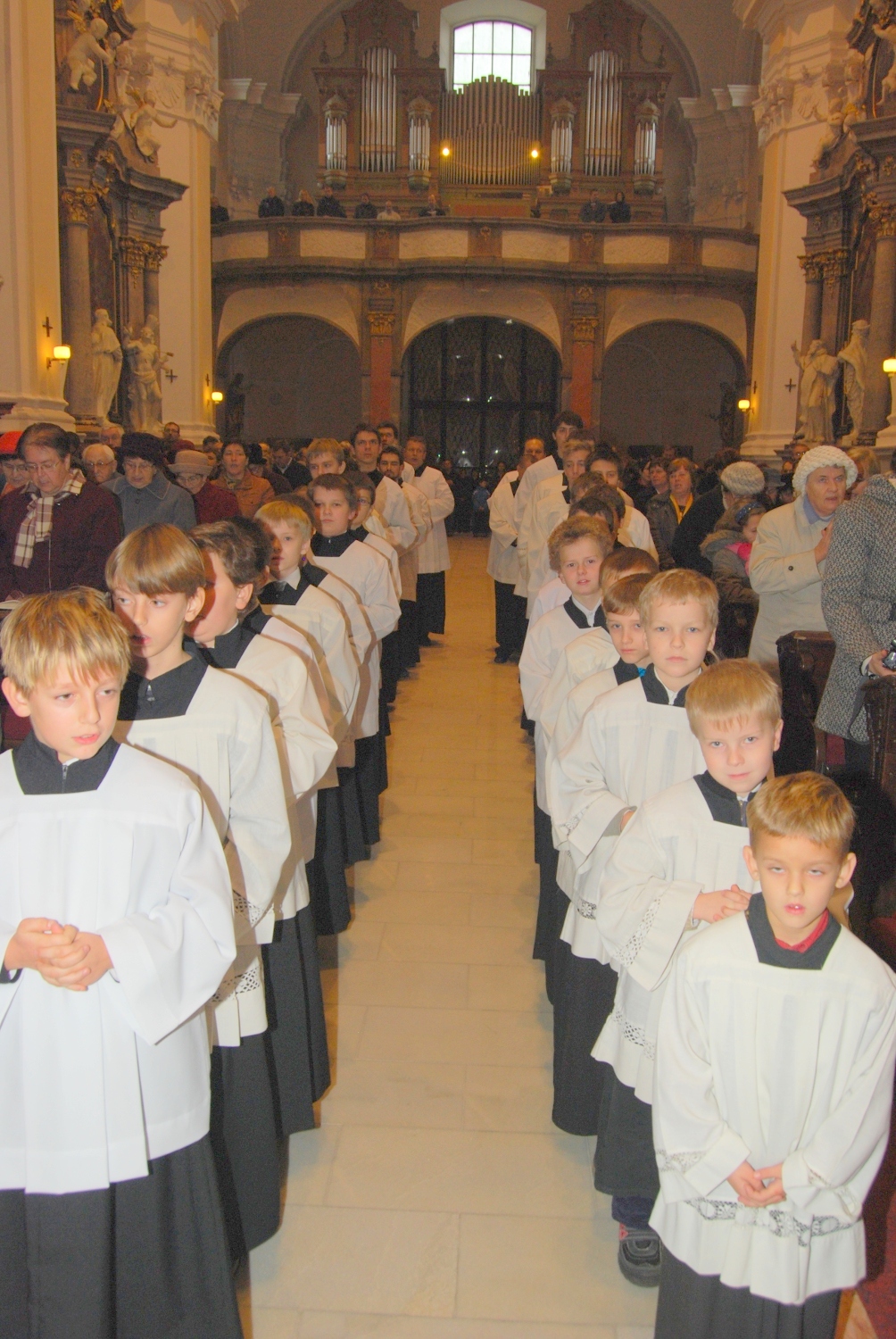 Jeszcze o święcie liturgicznej slużby oltarza. Aż 50 osób odnowiło swoje przyrzeczenia w pijarskiej parafii Strážnice na Morawach!