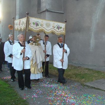 Wielkanoc 2010 - procesje rezurekcyjne w pijarskich kościołach