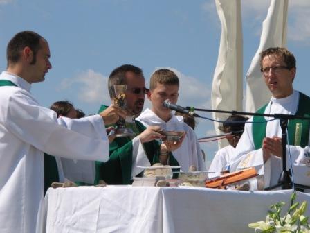 Z Poznania: - II Festyn rodzinny na Lednicy