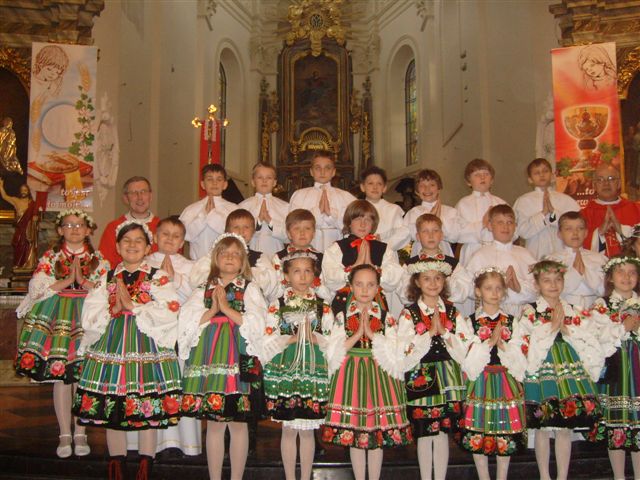 I Komunia Święta dzieci z Pijarskiej Szkoły Podstawowej Królowej Pokoju z Łowicza