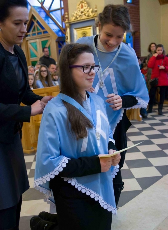 Przyjęcie Medalika Niepokalanej przez Dzieci Maryi