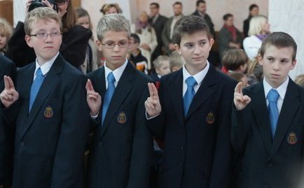 Witajcie pierwsze klasy :) Ślubowanie klas pierwszych w szkole w Warszawie