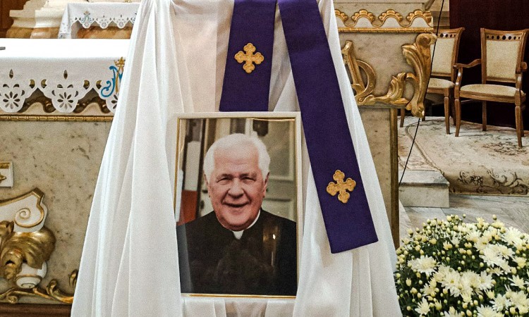 Upamiętnienie o. Rojka