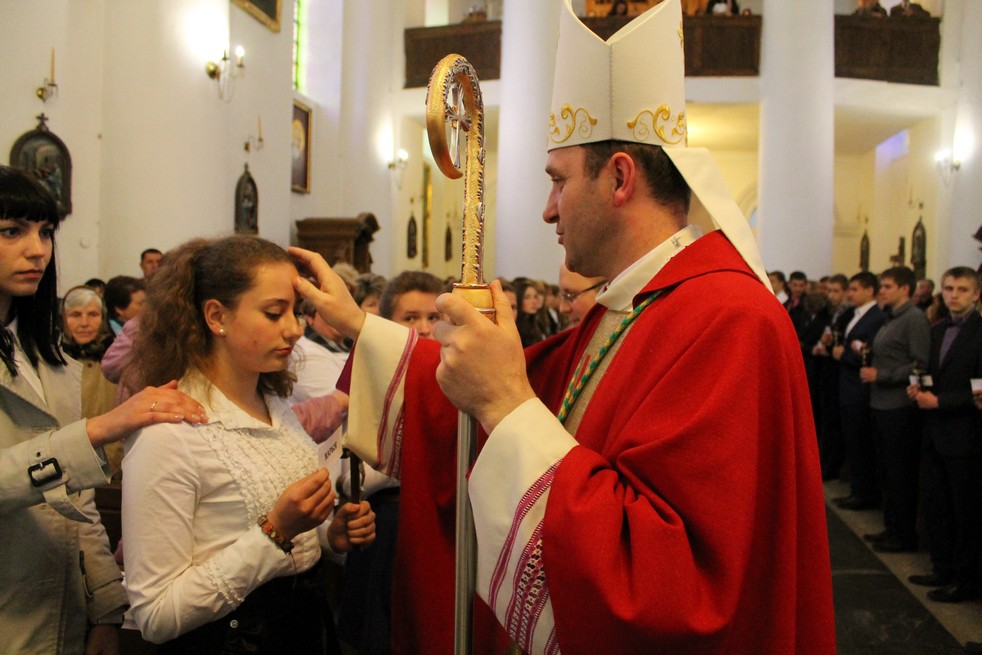 W Szczuczynie ks. Bp Józef Staniewski udzielił sakramentu bierzmowania