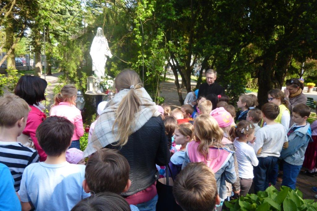 Nabożeństwa majowe na Siekierkach w Warszawie