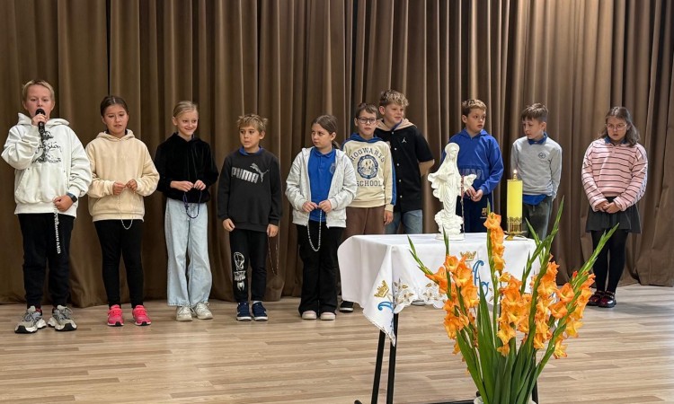 Milion dzieci modli się na różańcu